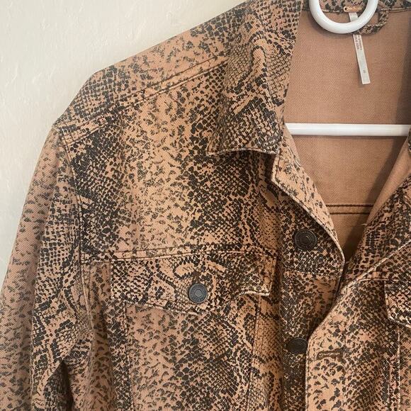 Free People Snake Print Jean Jacket Womens Size Small Denim Reptile Fall Cotton - Picture 3 of 6